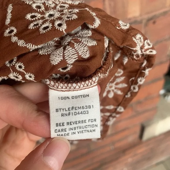 E & M Peplum Top - Picture 4 of 5